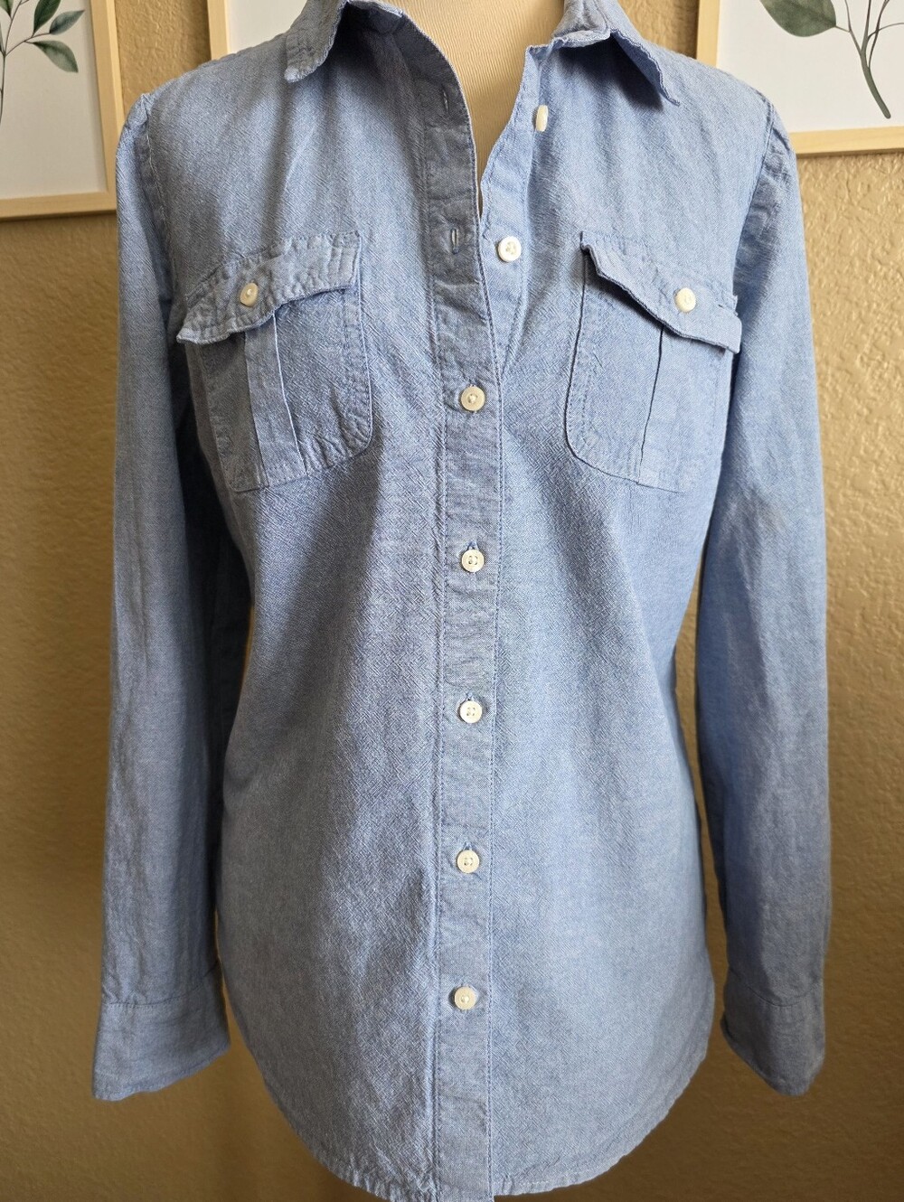 Tommy Hilfiger
Women's Chambray Roll-Tab Long-Sleeve Shirt Medium